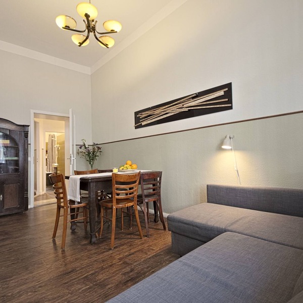 Large Apartment w/two Bathrooms on Quiet Side Street in Prenzlauer Berg