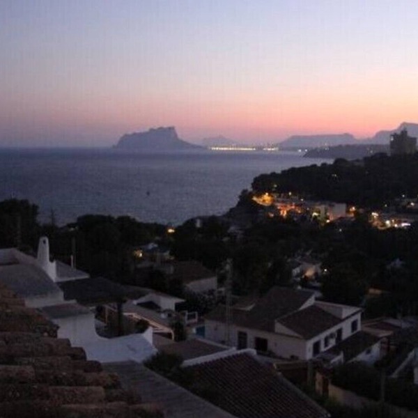 Large Apartment with fantastic Sea views - 550 meters to El Portet beach