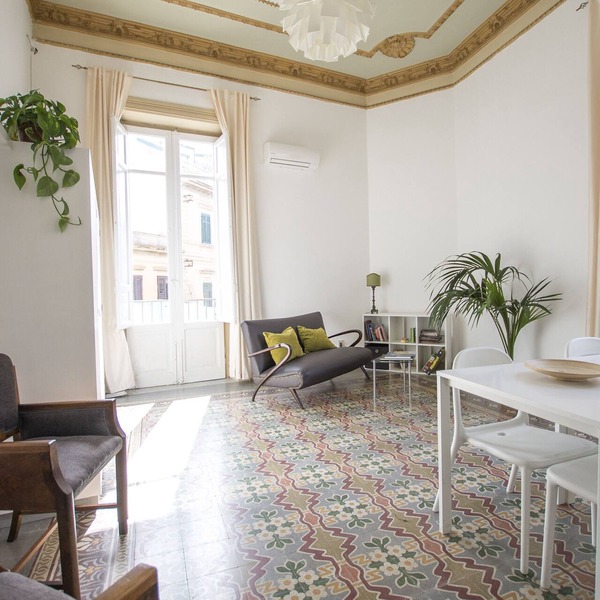 Large bright apartment in Liberty building - Excellent position