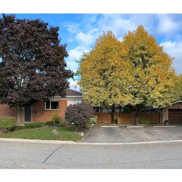 Large, bright garden level - in a great location!