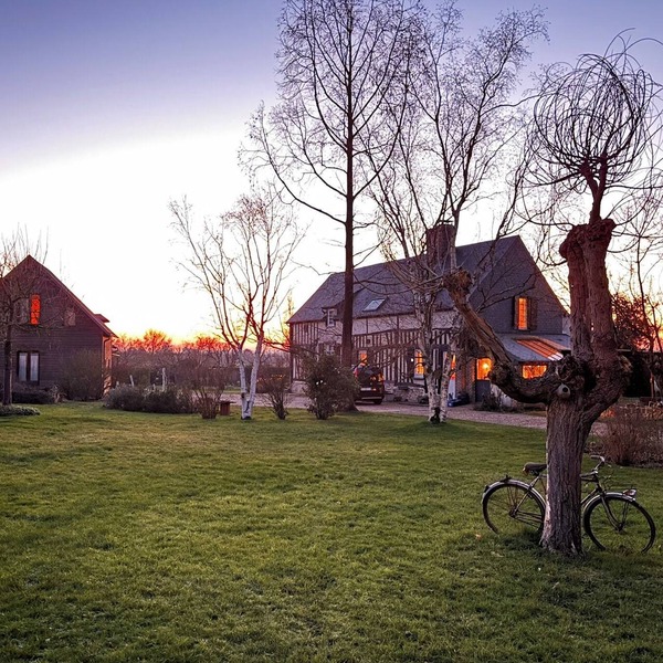 Large-capacity cottage in Normandy! Peaceful yet close to everyth. Dogs welcome.