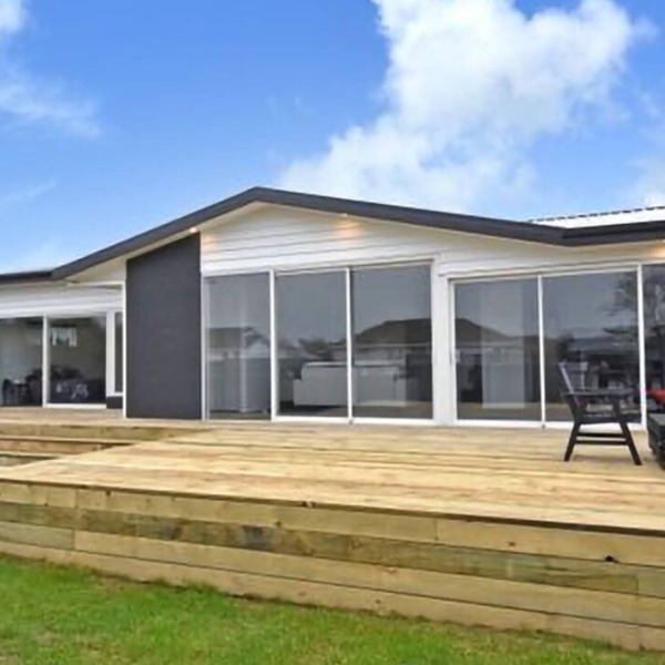 Large Comfortable Modern 4 Bedroom Home