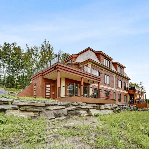Large condo view & access to Lac Massawippi, near Ski Orford, Magog, Sherbrooke!