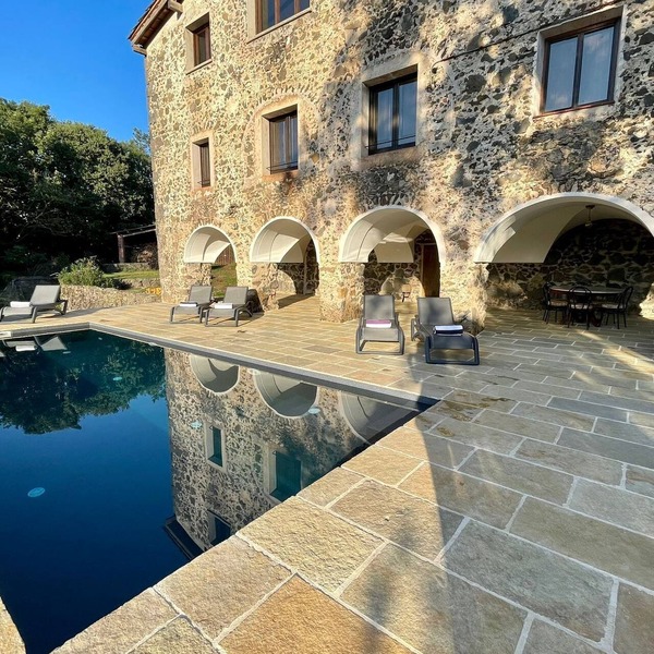 Large Country Home for 8 near Olot – Perfect for Families & Group Getaways