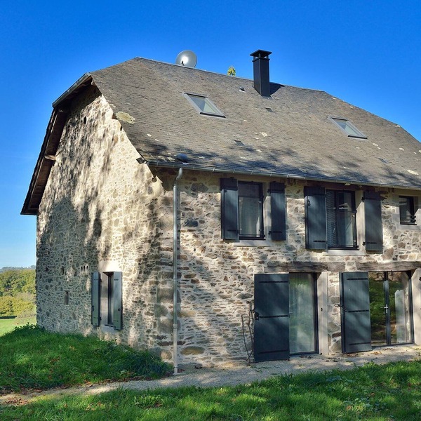 Large capacity cottage, dare calm and change of scenery in Corrèze