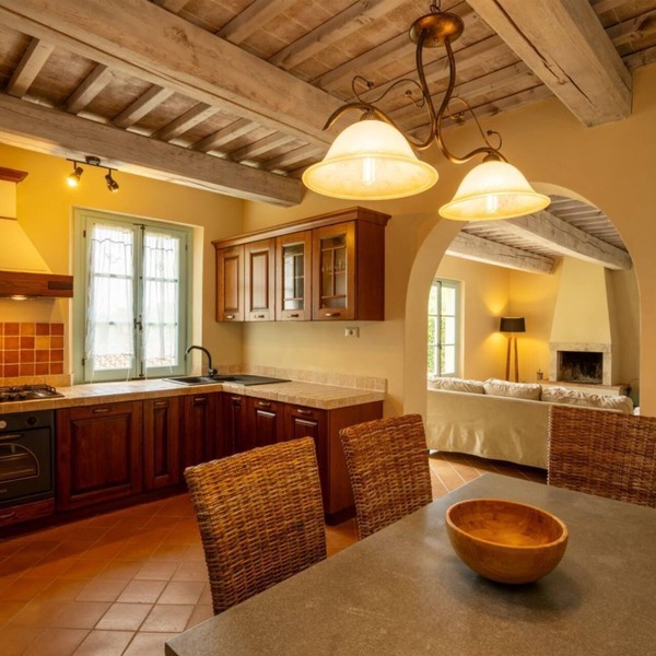 Large ground floor apartment of 118 m2 consisting of a large living room with fireplace, kitchen complete with dishwasher, microwave oven, electric oven, coffee machine, kettle, fridge and freezer.Dining area, a master double bedroom with private bathroo