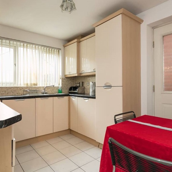 Large group or Contractors Short Term Accommodation, Elizabeth street