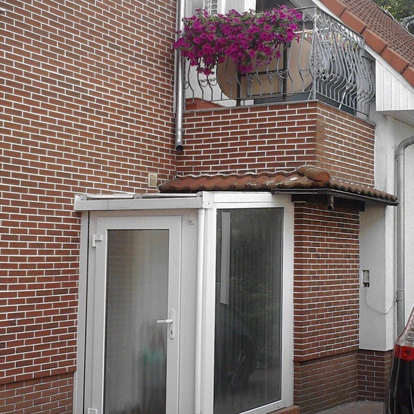 Large holiday property right by the outdoor pool & S-Bahn Berlin (15 minutes to the center)