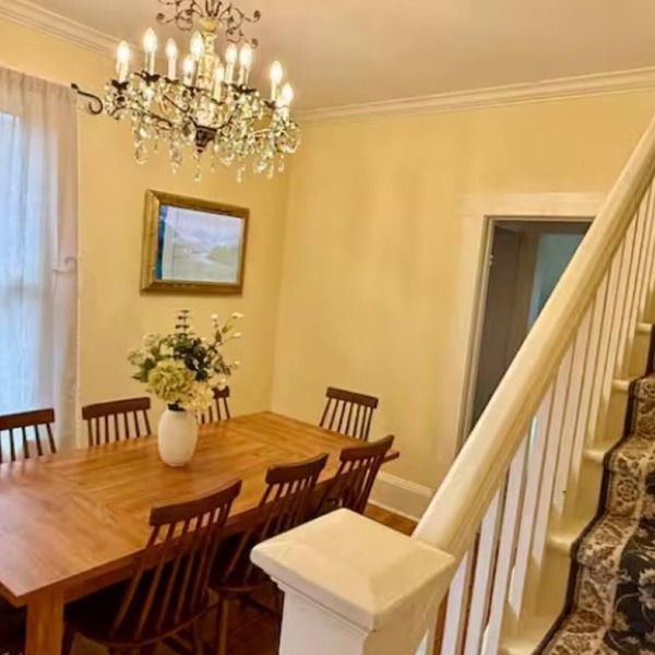 Large home in perfect Eugene location!