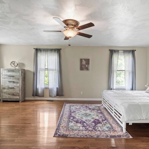 Large Home Sleeps 22! Dogs Ok!