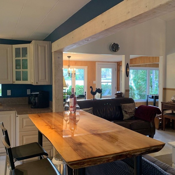 Large, intimate cottage on Lac Docteur