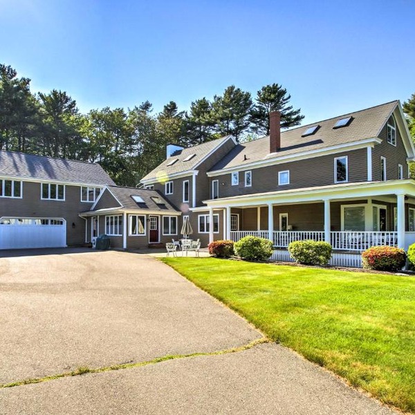 Large Kennebunk Home, Walk to Beach < 2 Mi to Town