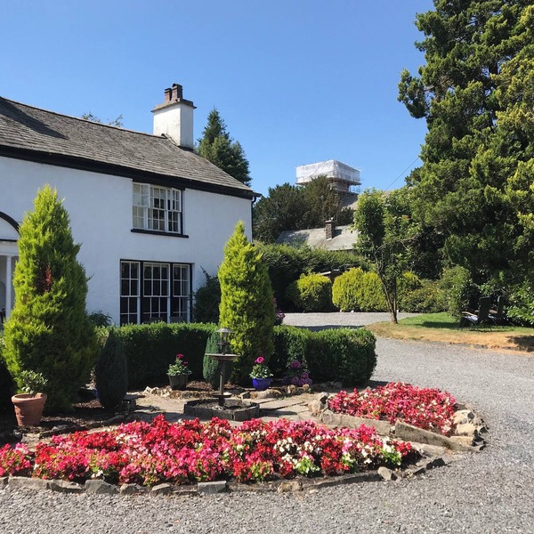 Large Lake District House in Hawkshead. Ensuite Rooms, Pets, Parking & Garden