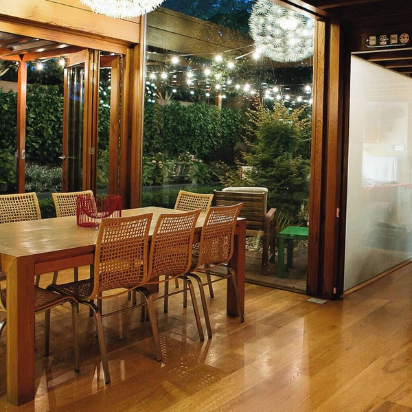 Large Luxury Architect Designed House, Sleeps 15. City 15 mins by bus.