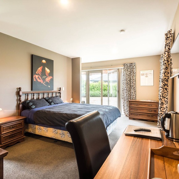 Large master bedroom with en-suite and bath in our Private House