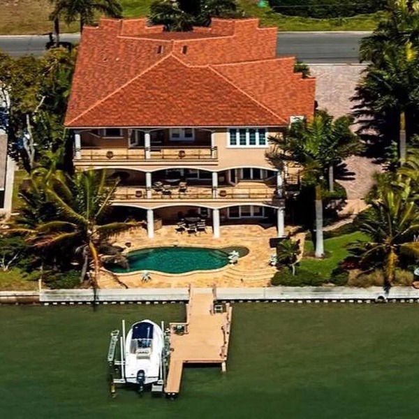 Large Mediterranean Oasis - Water Views & Pool