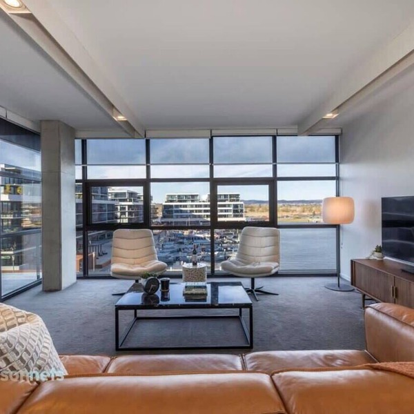 Large Modern 2 Bdrm Apt, Water Views, 2x Car Spots