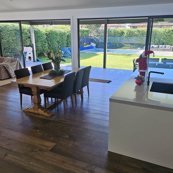 Large, modern, resort-style house, 5 double bedrooms, 2.5 bath + pool cabana