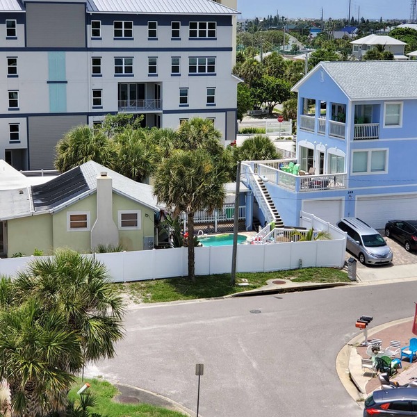 Large Oceanfront Property-8br. Pool, Large Yard, Private Beach Access. Sleeps 24