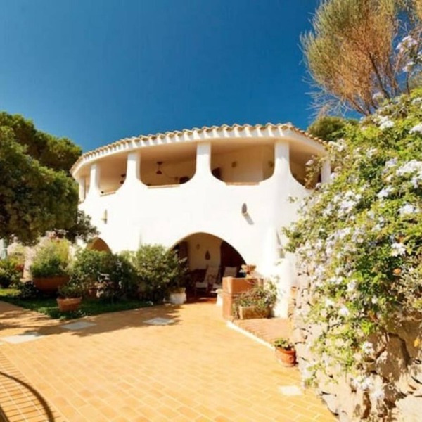 Large panoramic villa very close to the beach, sea views, WiFi, air conditioning, parking space