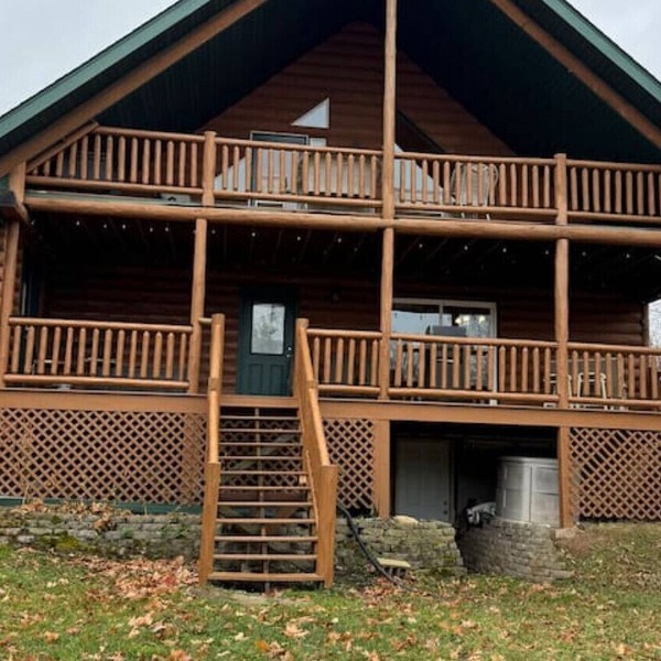 Large Pet-Friendly Family Cabins