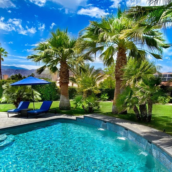 LARGE, PRIVATE Yard & Heated, Saltwater Pool/Spa, Detached Casita, Peloton