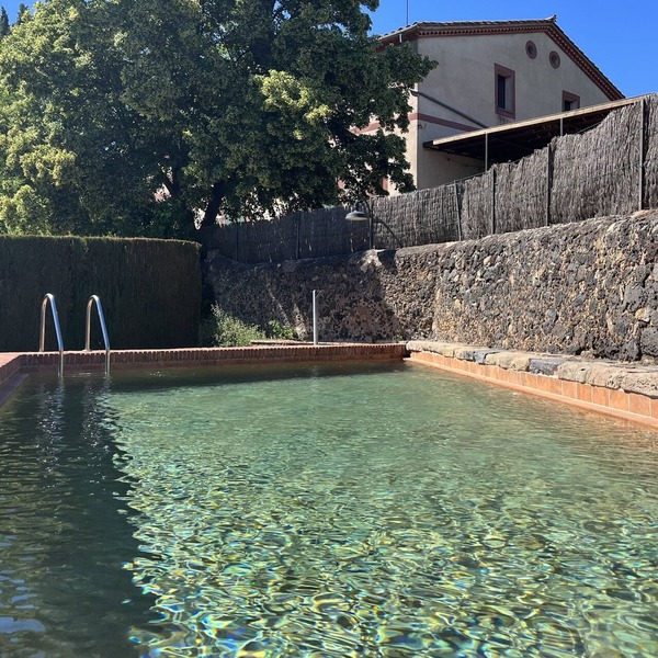 Large restored Catalan farmhouse with capacity for 24 people.