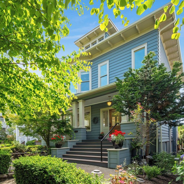 Large Seattle Home for World Cup Home Base