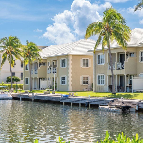 Large Spacious Executive Canal Front Residence