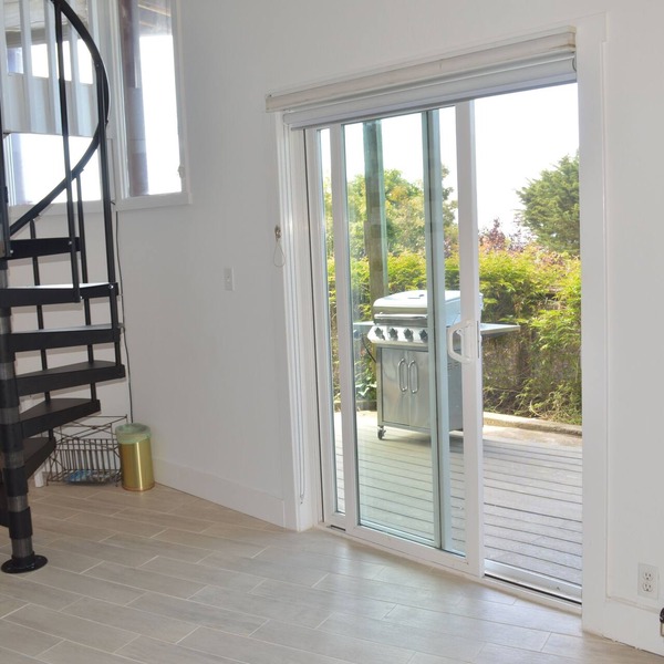 Large Studio with wrap around deck above Stinson Beach & near many hiking trails