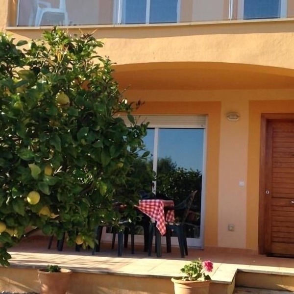 Large Two Floor Apartment, 3 minutes Stroll from the Famous "Pine Walk"