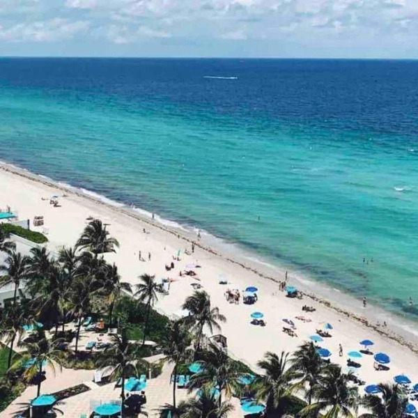 Las Olas Modern Masterpiece/walk to the beach