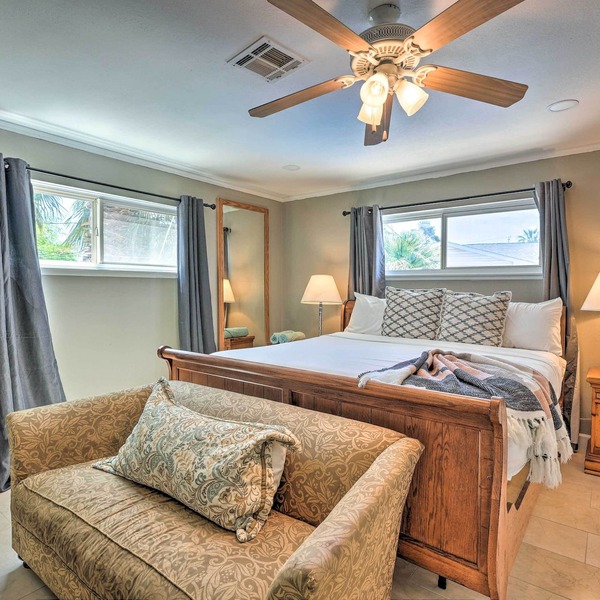 Las Vegas Getaway w/Patio & Grill: ~3mi to Strip!
