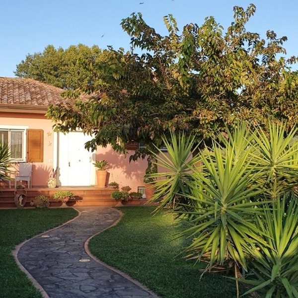 Laughing villa with large garden, pool and parking space