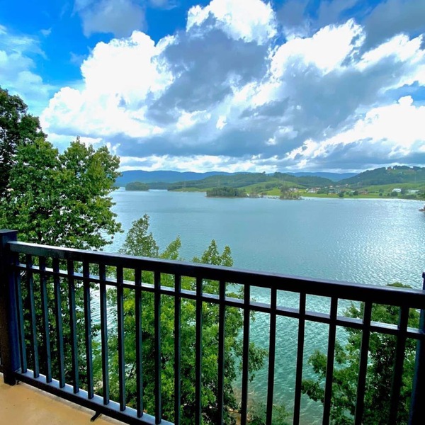 Lazy Days 3 br 3 bath Condo on Cherokee Lake, POOL