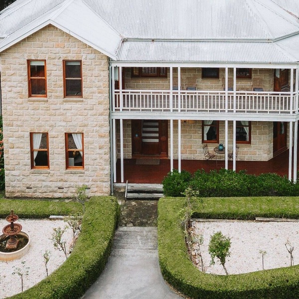 LE CHATEAU - POOL, Terrigal, Sleeps 18, Heated Spa, 8 Bedrooms, Acreage stay