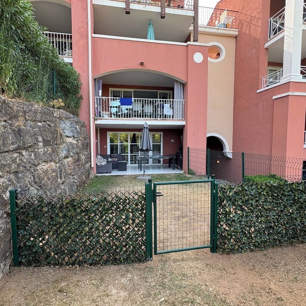 LE COCON DU HAMEAU CAP ESTEREL SWIMMING POOL "enclosed garden level, air-conditioned".