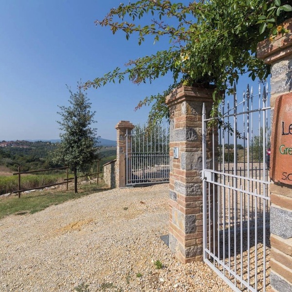 Le Redi: sustainable geothermal country villa, amazing views over Chianti hills