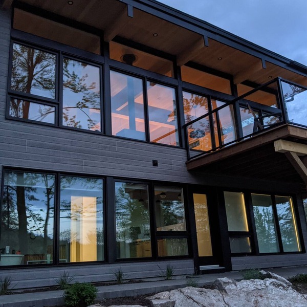 Le Riverain. Riverfront Modern Cottage.