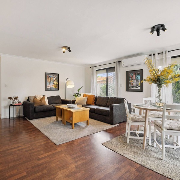 Leafy courtyard Pet friendly Free parking