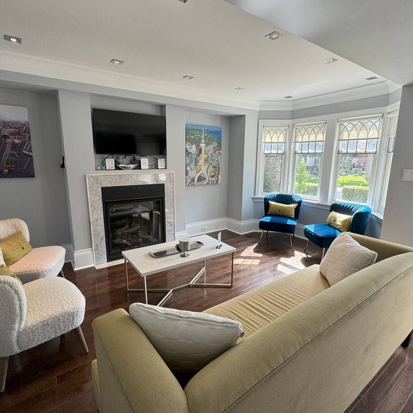 Leaside Rental w/Backyard& Pool, 3-bedroom house in fantastic Toronto