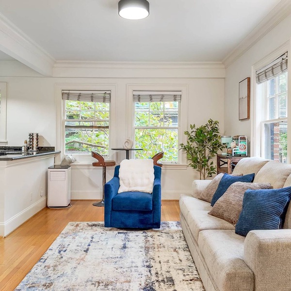 Let's Get Cozy In Seattle! Just Steps From Iconic Sites
