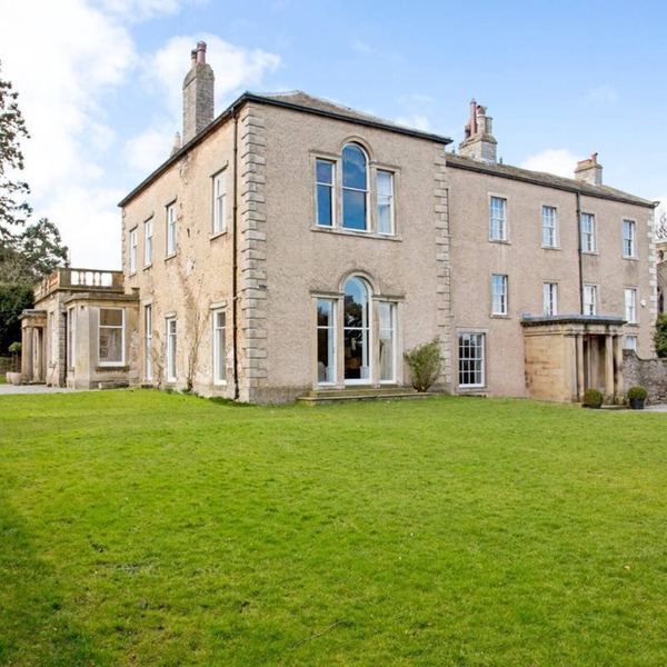 Leyburn Manor - Thirteen Bedroom Villa, Sleeps 26