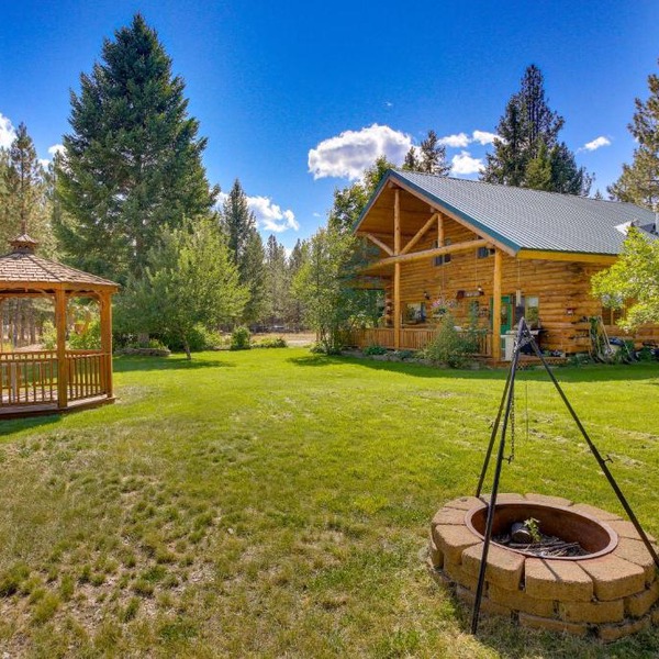 Libby Home w/Mountain Views, Gazebo & Fire Pit!