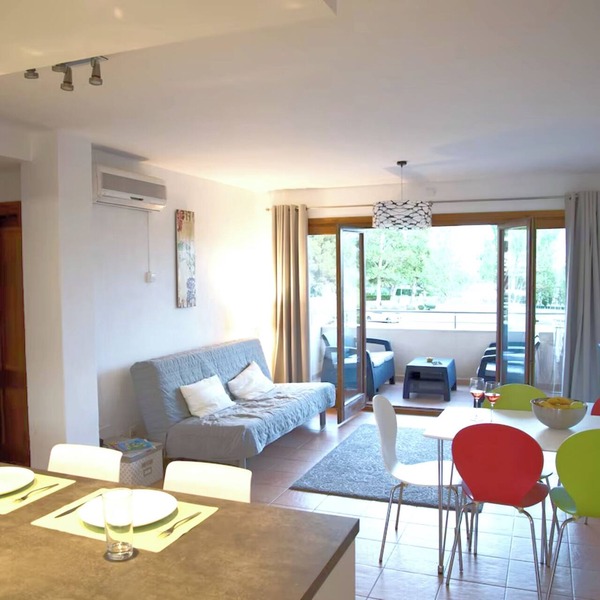 Licensed Beautiful large 2 Bed Apartment in Puerto Pollenca. 2 pools and balcony