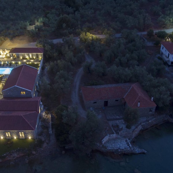 Lichnos Luxury Suites Stoa