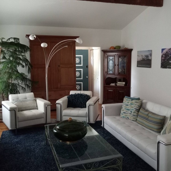 Light, Airy, Wood-floors, 1 mile from Southampton Village, Pet Friendly, sleep 6