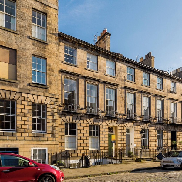 Light and Spacious 2BD flat in Heart of Edinburgh