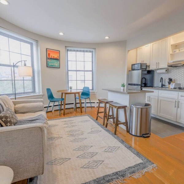 Light-filled Studio | Back Bay