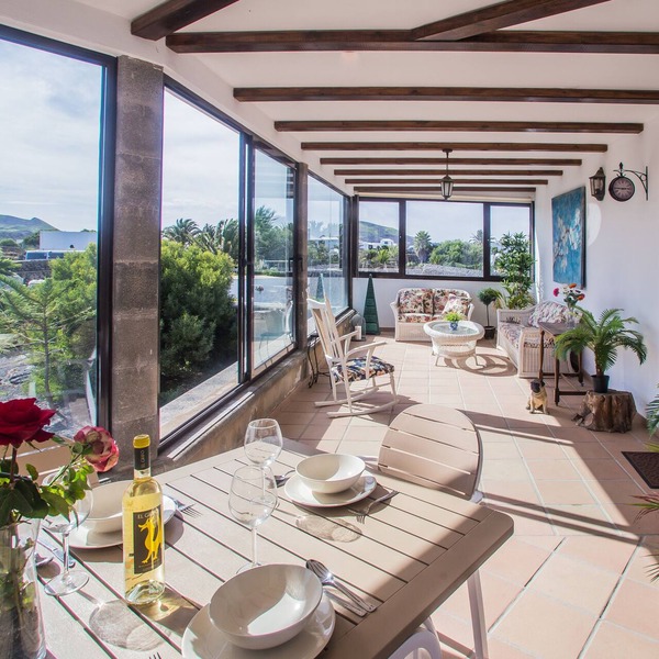 Light & Spacious House in the Vineyard region, just in the middle of the island
